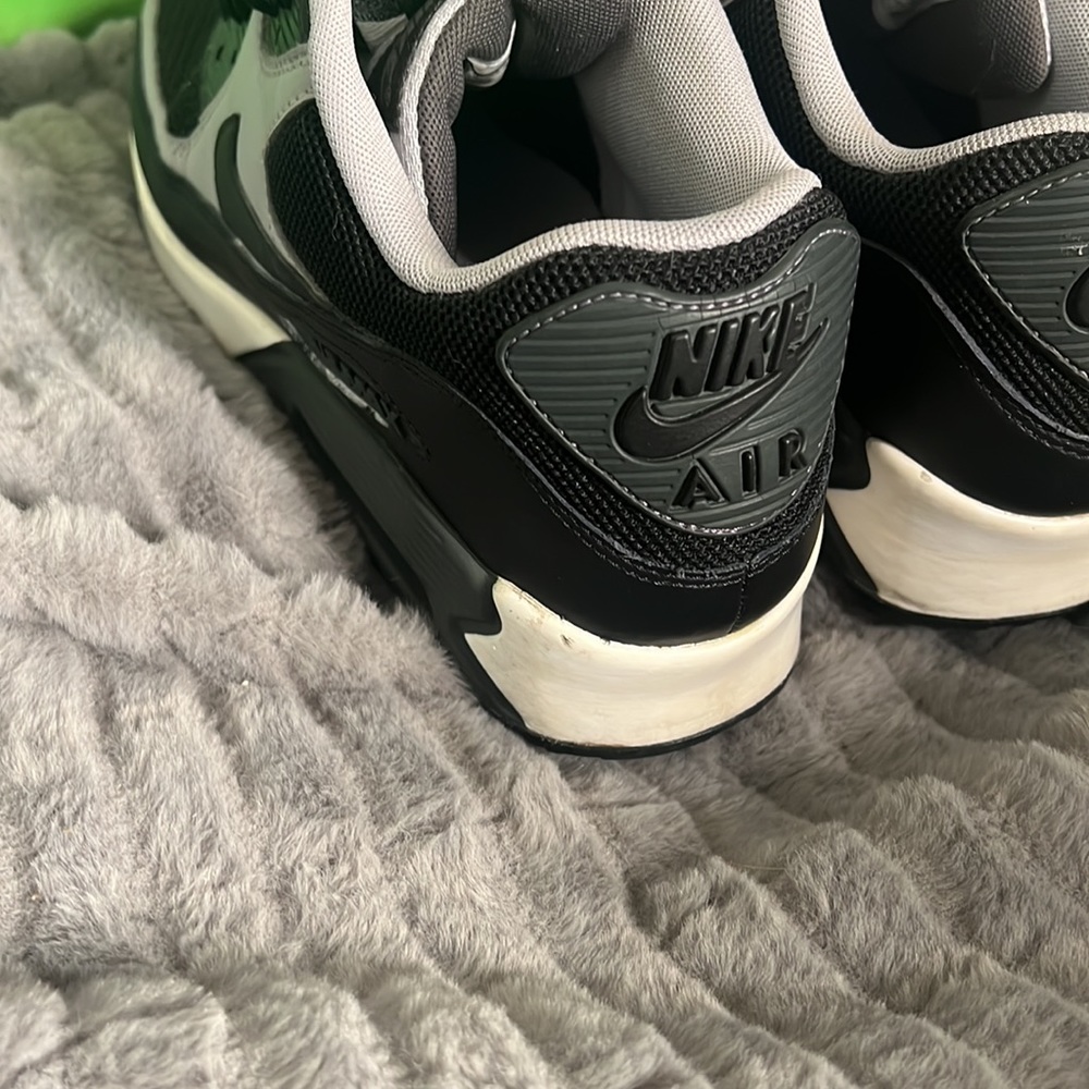 Nike Mens Air Max 90 Essential - Picture 6 of 9